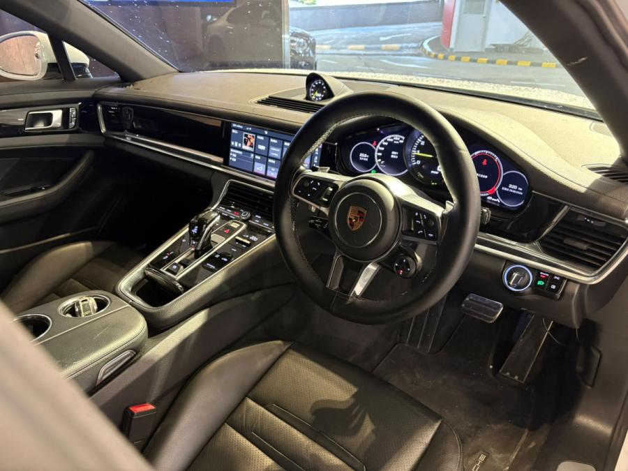 Panamera 4 E-Hybrid - Image 4